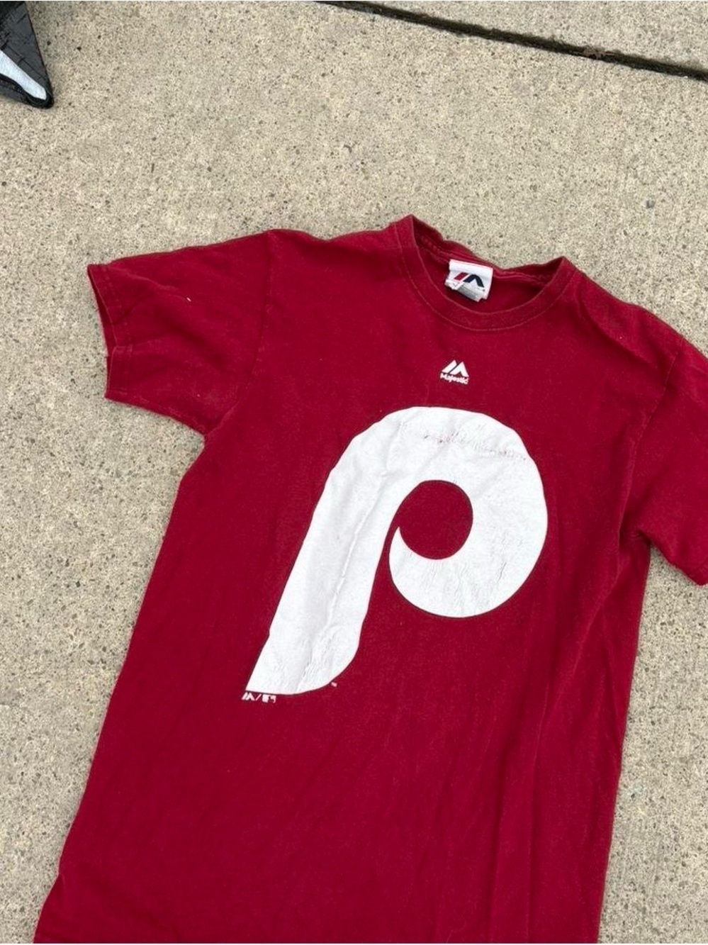Majestic Men's Red T-Shirt with White Phillies 'P' Logo